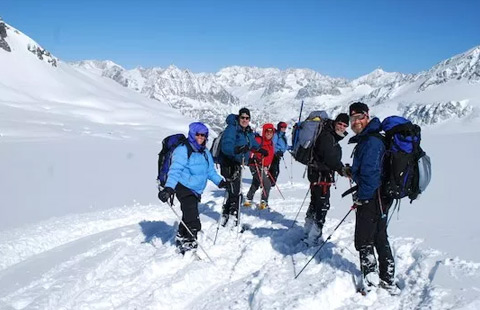 mountaineering in manali